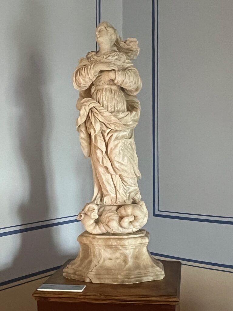 Sec. XVIII (?) - L’Immacolata - Statua marmorea alabastro – proveniente dal Palazzo vescovile di Lipari